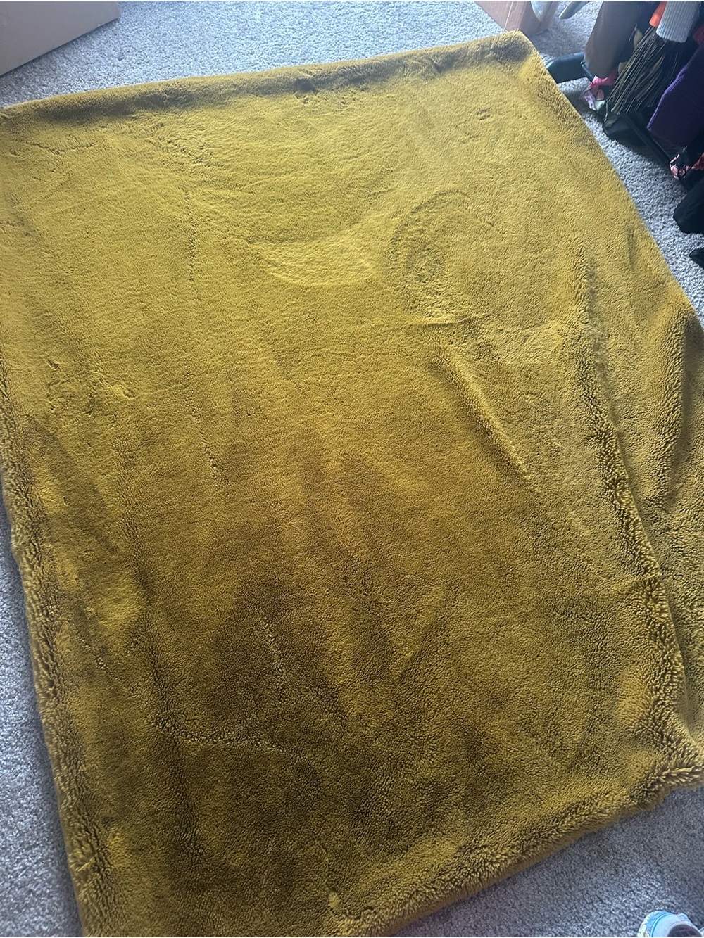 Women’s Cozy faux fur Crewneck Sweater - Mustard Yellow